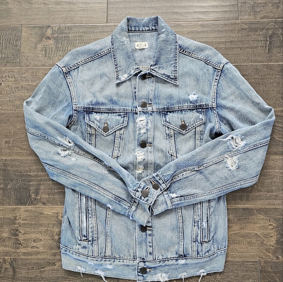 Abel Women's Light Wash Jean Jacket sz medium - Picture 2 of 6